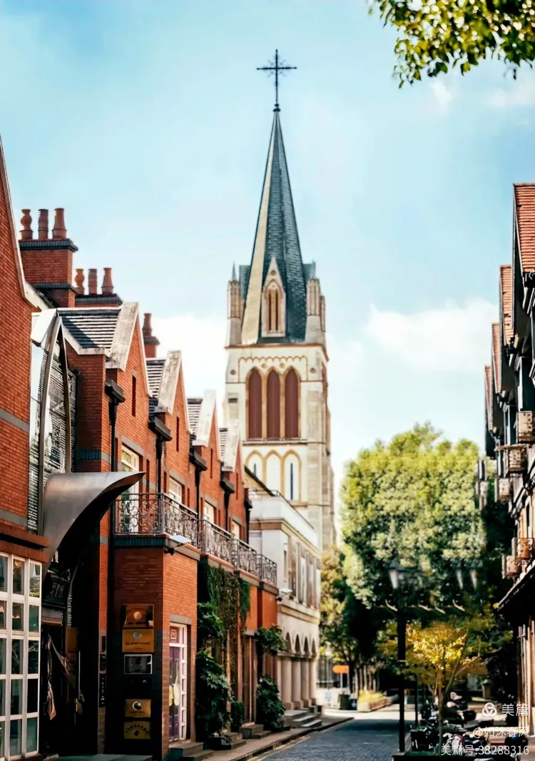 七律·游泰晤士小镇